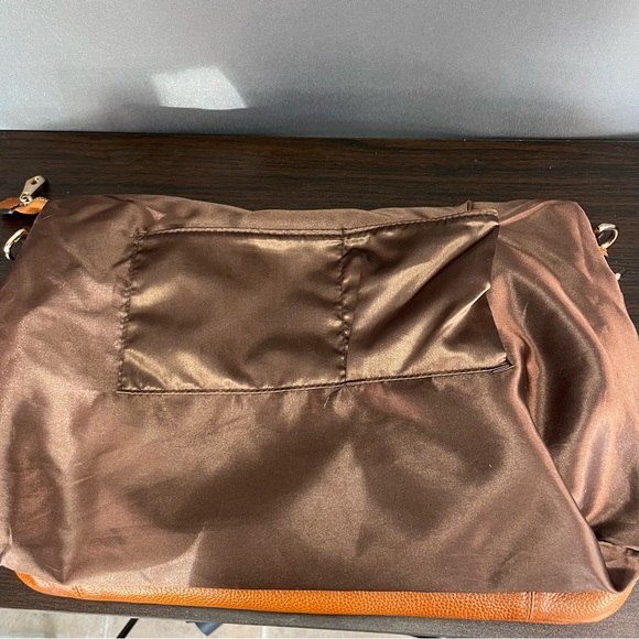 KATTEE large capacity shoulder bag with metal feet and buckle details - Picture 12 of 16